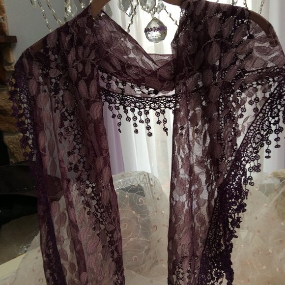 Victorian Styled Scarfs with Lace Detail - Picture 2 of 7
